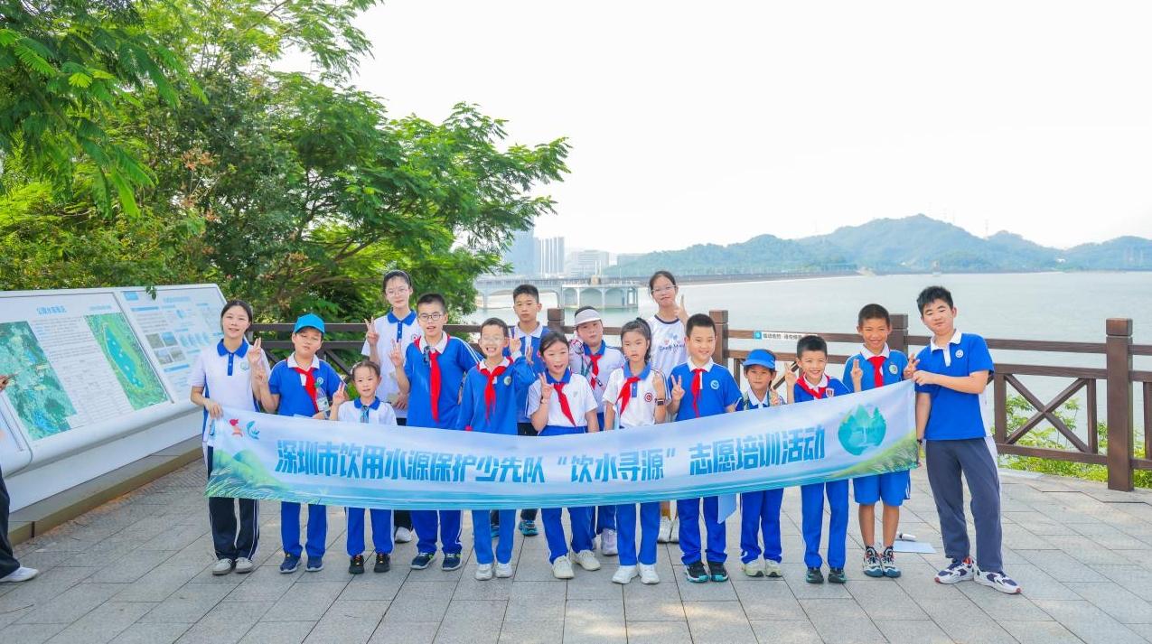 迎全国生态日，红领巾巡湖护碧水