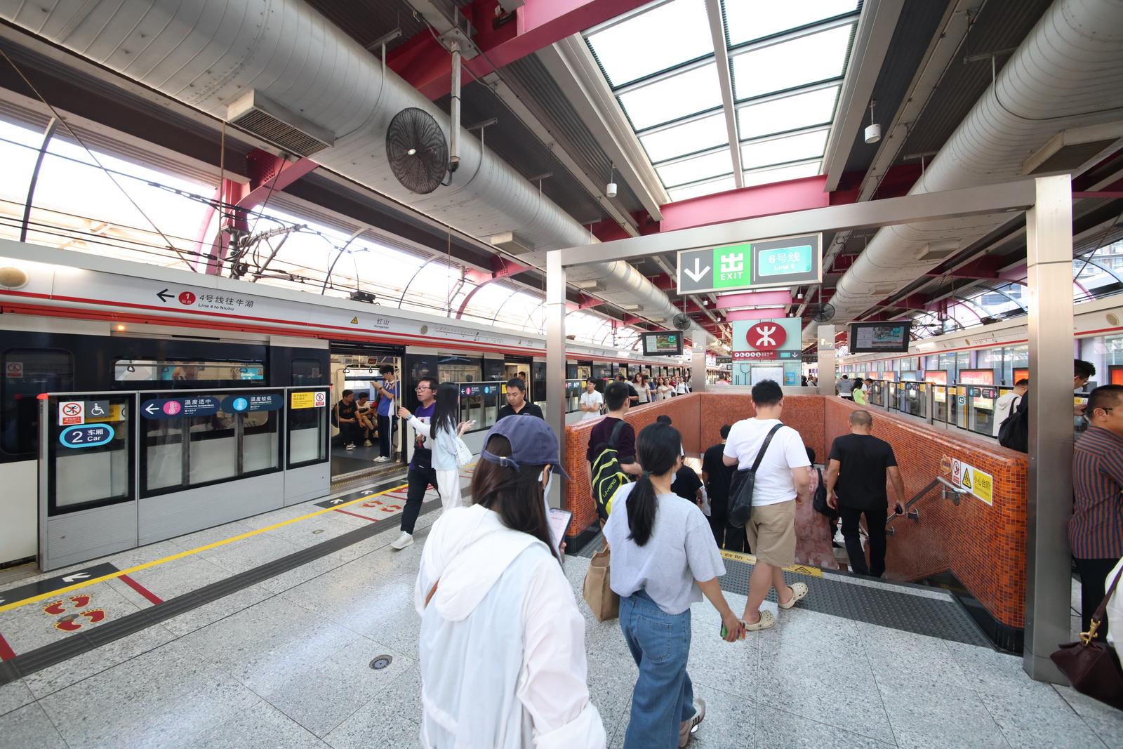 暑运期间地铁4号线、13号线客流增长15.8%，港铁深圳升级便民服务
