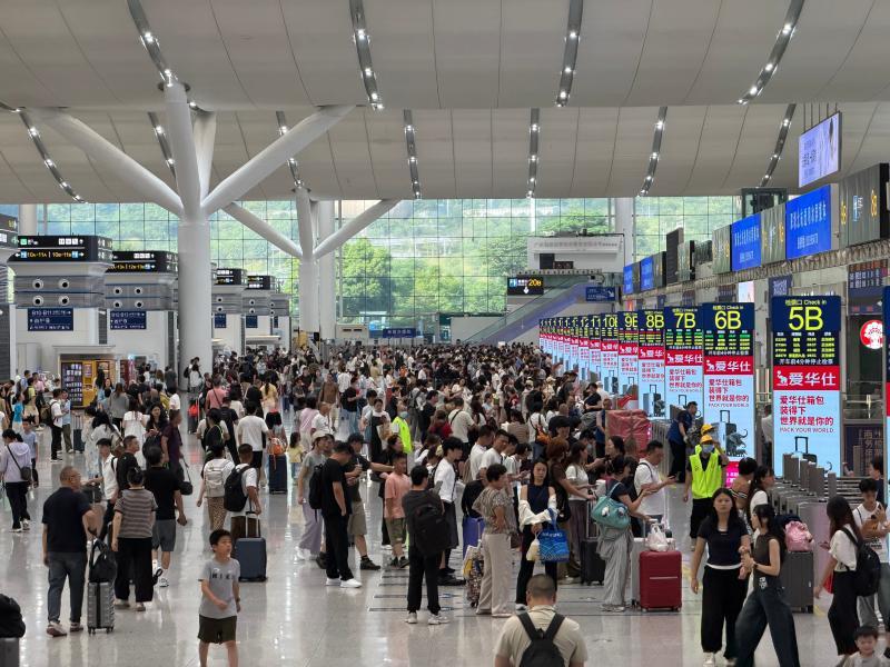 暑运临近尾声 深圳铁路累计到发旅客超3061万人次