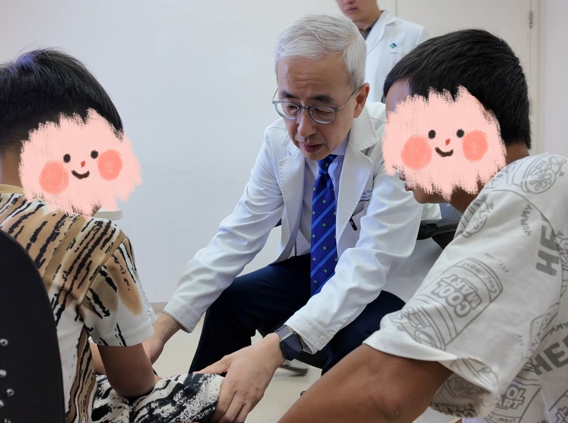 深港专家联合开展脊柱畸形义诊 104名患者接受诊疗评估
