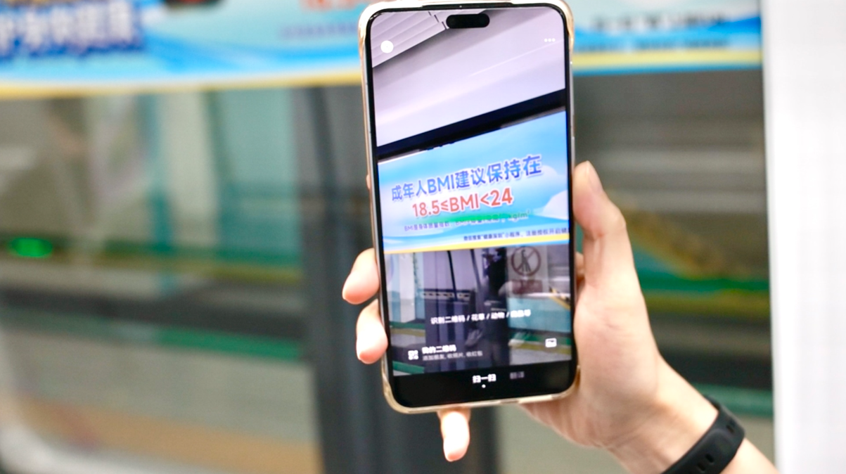 深圳地铁开出“健康积分专列” 5号线、11号线车厢健康提示上新