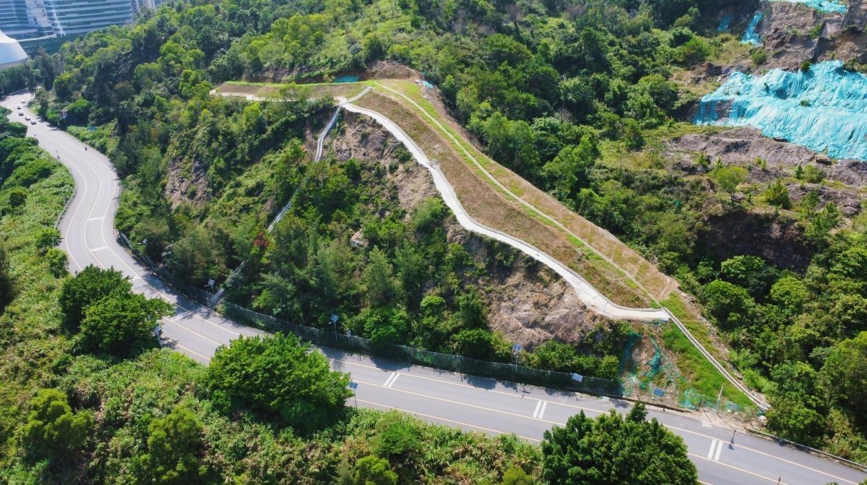 边坡披绿装，桥涵换新颜，深汕全力筑牢汛期道路安全防线