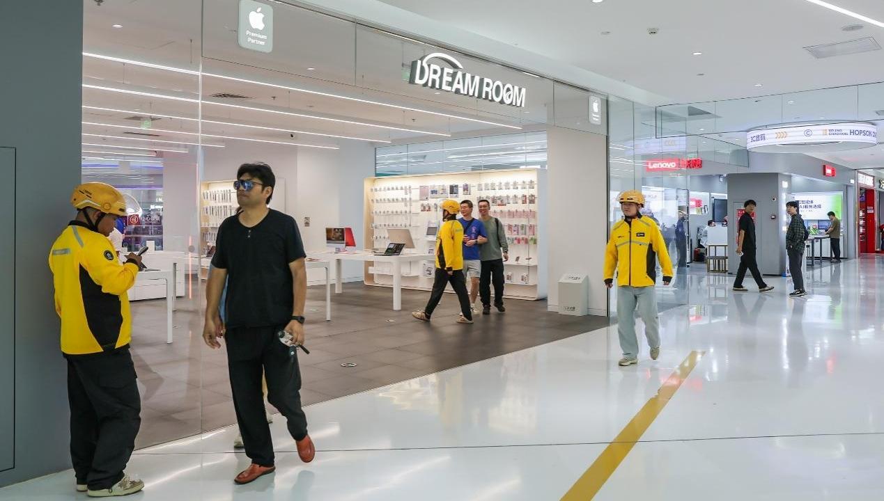 华为苹果小米新品齐聚美团闪购首发，手机品牌抢滩“30分钟送达”