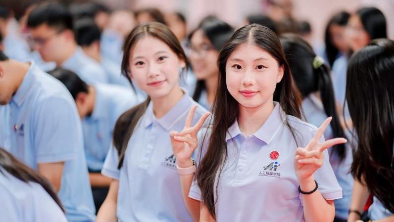 技能闪耀梦想 匠心铸就华章，深职大举行2026级新生开学典礼