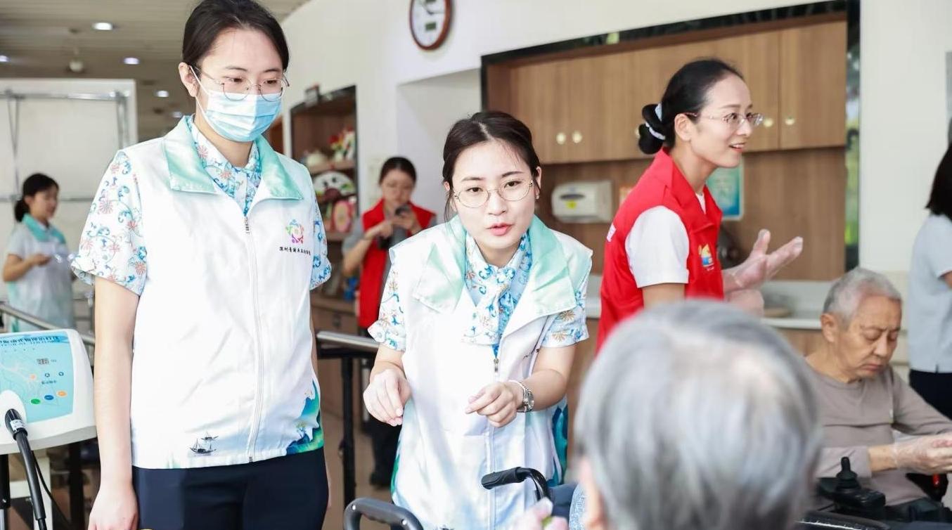 民生银行深圳分行开展“久久公益暖夕阳”金融知识普