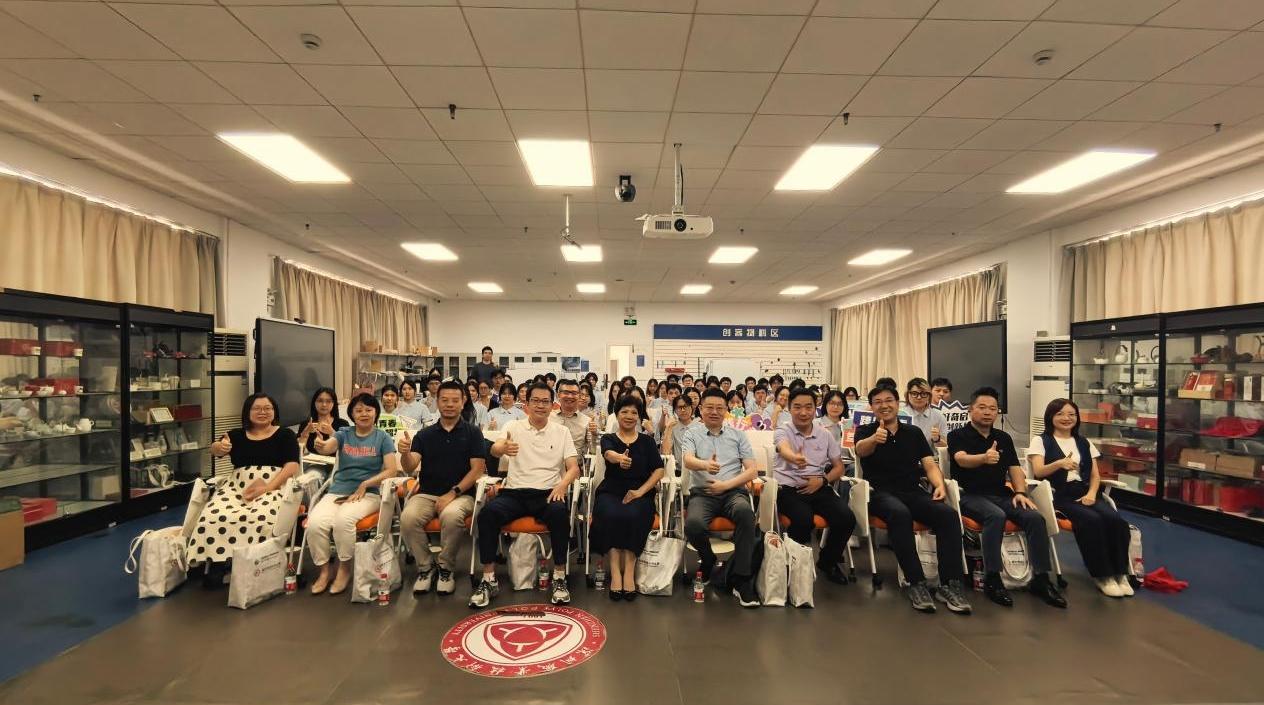 “跨界融合 真题真做” 深职大首届跨界融合创新班顺利开班
