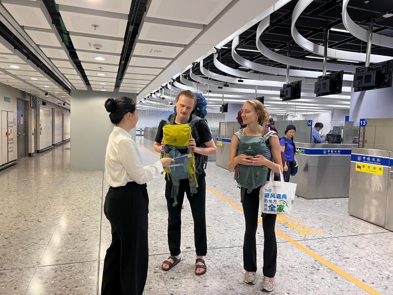 外籍旅客通关后分享感受.jpg