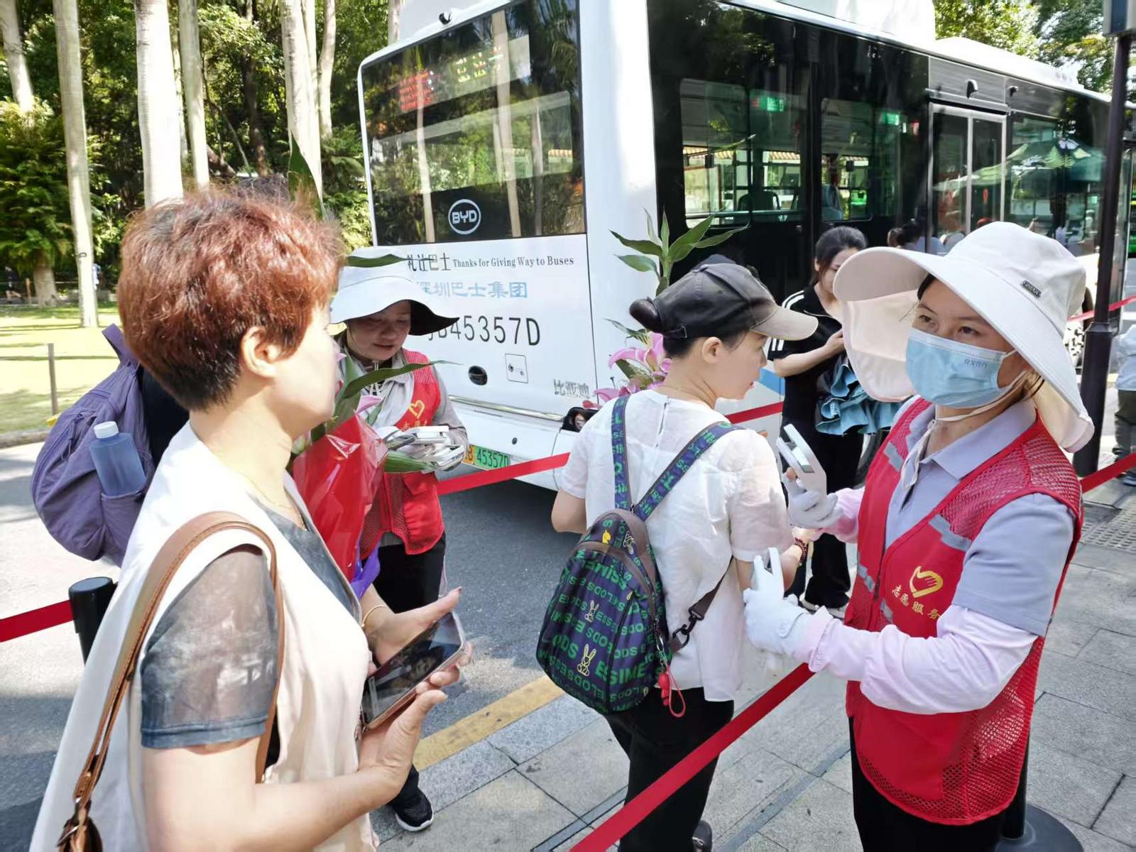 仙湖植物园园区线推行“365微笑服务”，双岗联动优化游园出行