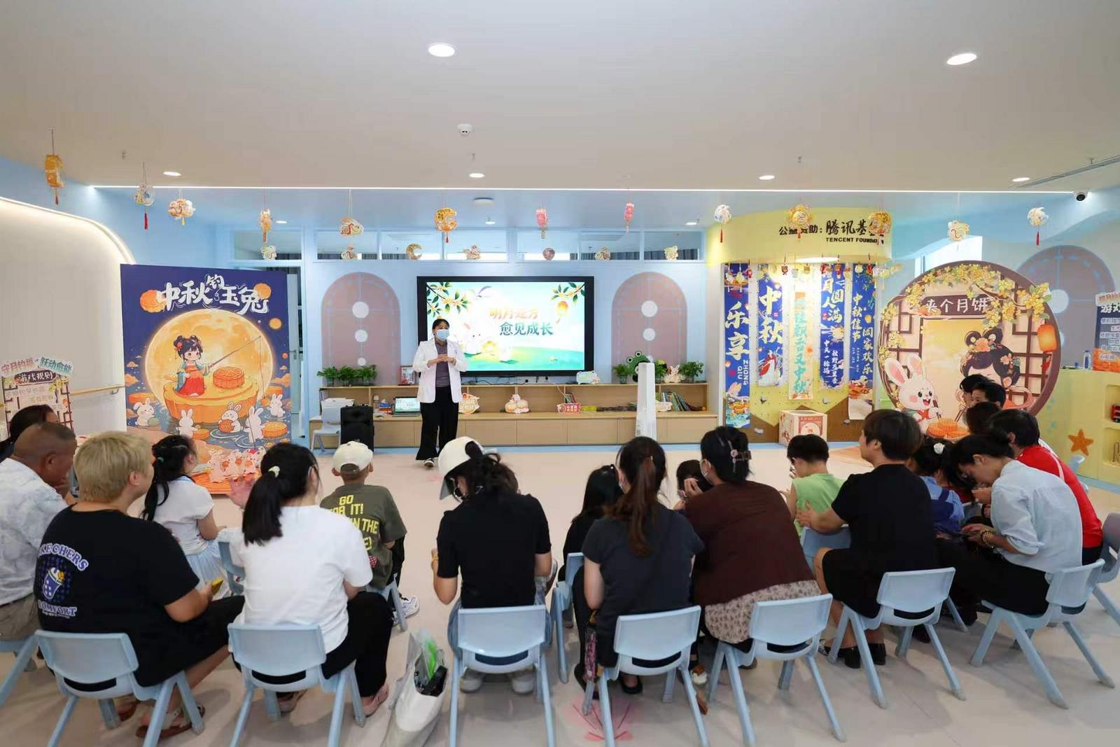 “明月处方，愈见成长”深圳市儿童医院·Vcare关爱空间开展中秋节品牌活动