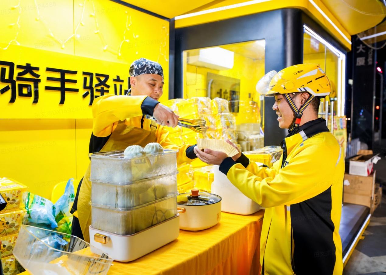 美团宣布：2026双节期间骑手之家全天候开放提供应急支持，为全国骑手提供社保咨询和福利物资