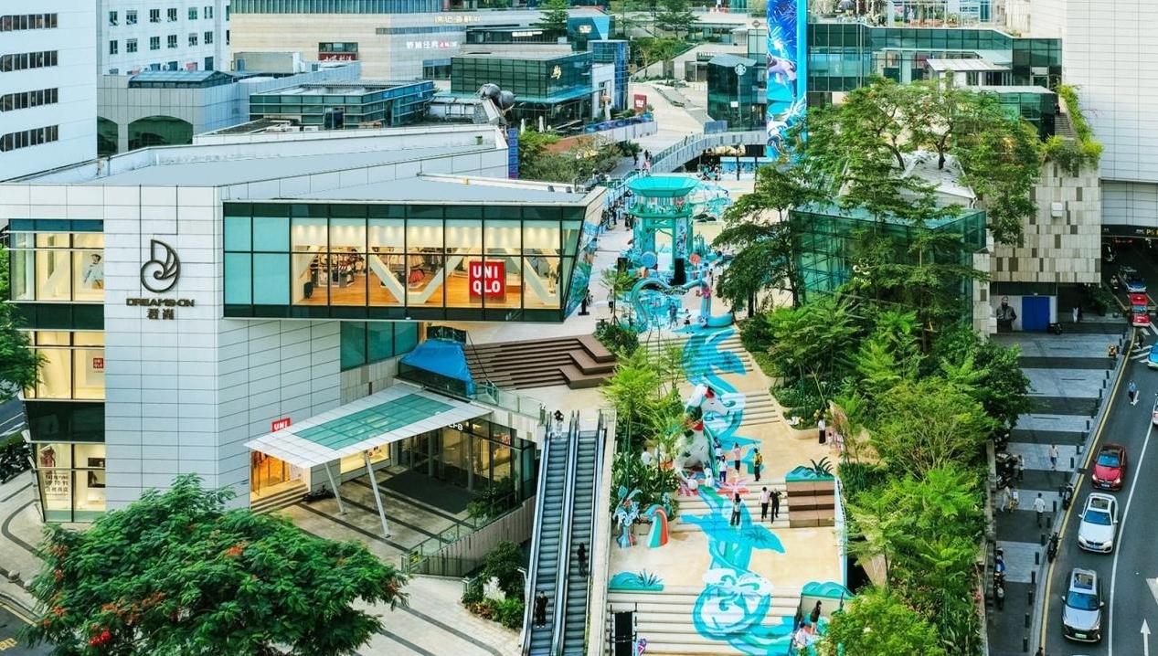 国庆假期深圳又添休闲新场景，华强北商圈“长”出一片城市绿洲