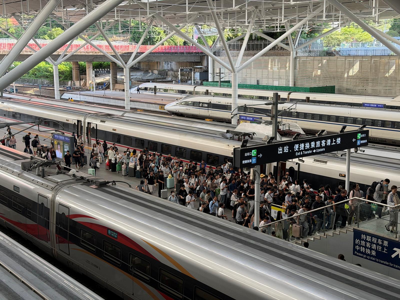 广深港高铁跨境客流持续火爆，国庆预计83.9万人次同比增长6.2%