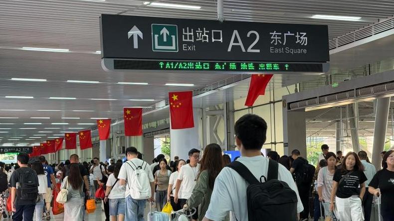 国庆假期深圳北站单日发送旅客46.53万人次，刷新历史纪录