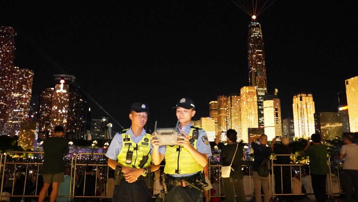 国庆我在岗｜深圳公安福田分局肖炜：流光夜景下的藏蓝守护
