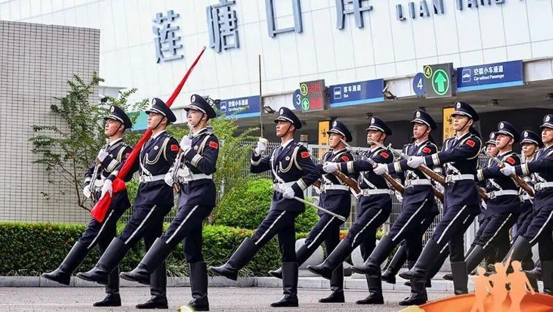 视频|边检民警带你第一视角看莲塘口岸“国门同升一面旗”升旗仪式