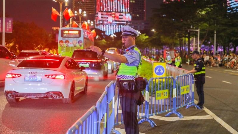强安全宣导，护路面通行，深圳交警全力保障国庆假期市民出行安全