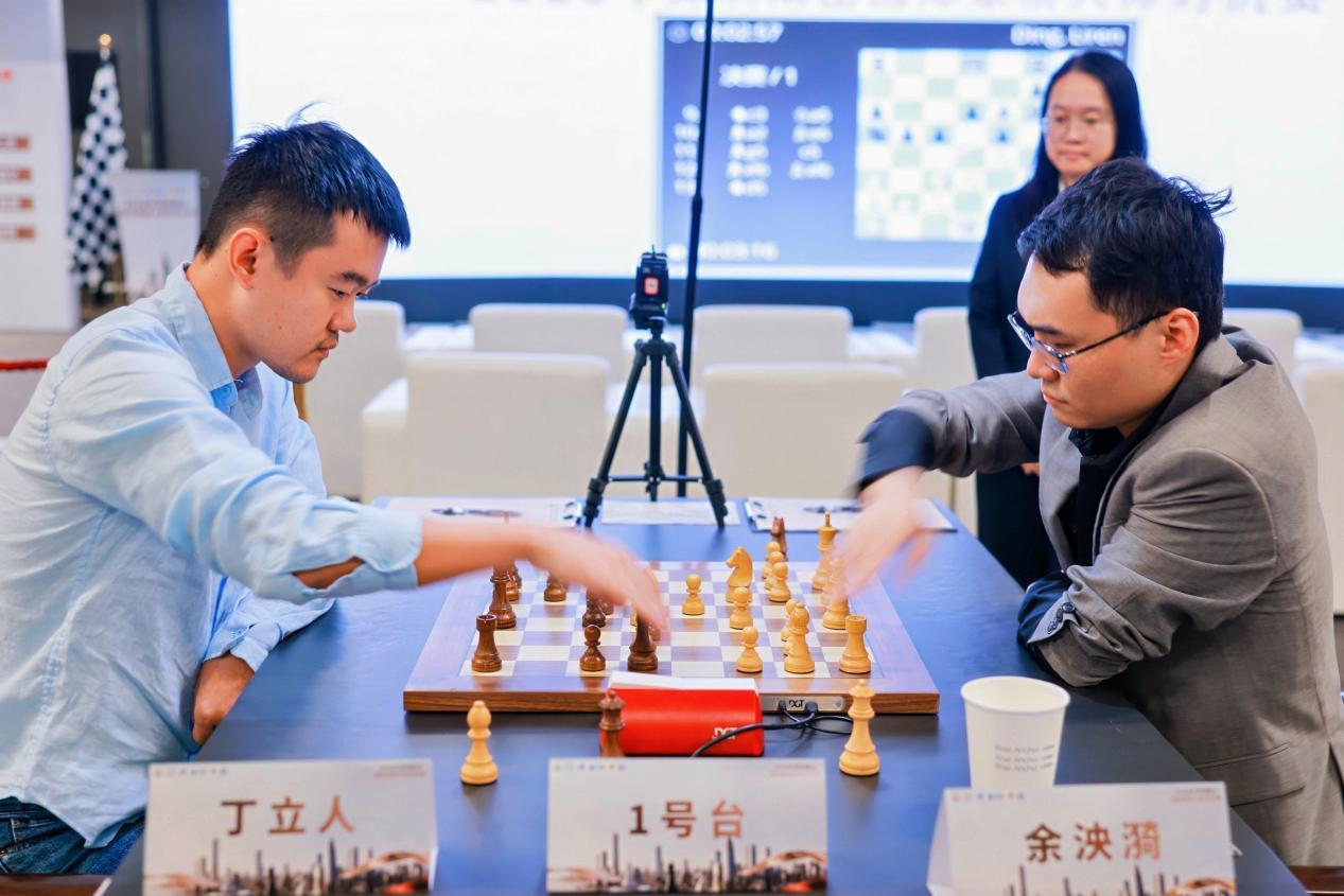 鏖战七盘 余泱漪首战南山国际象棋大师对抗赛拿下冠军